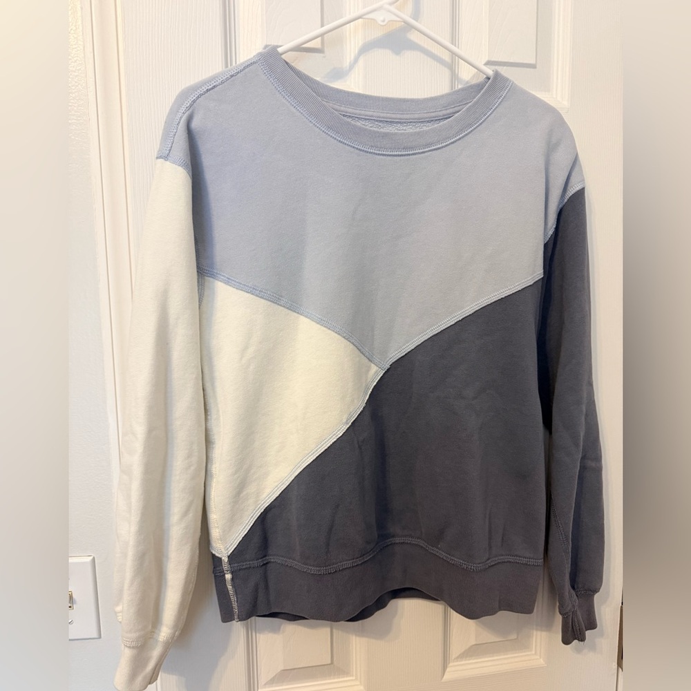 Abercrombie & Fitch Blue and Cream Colorblock Sweater